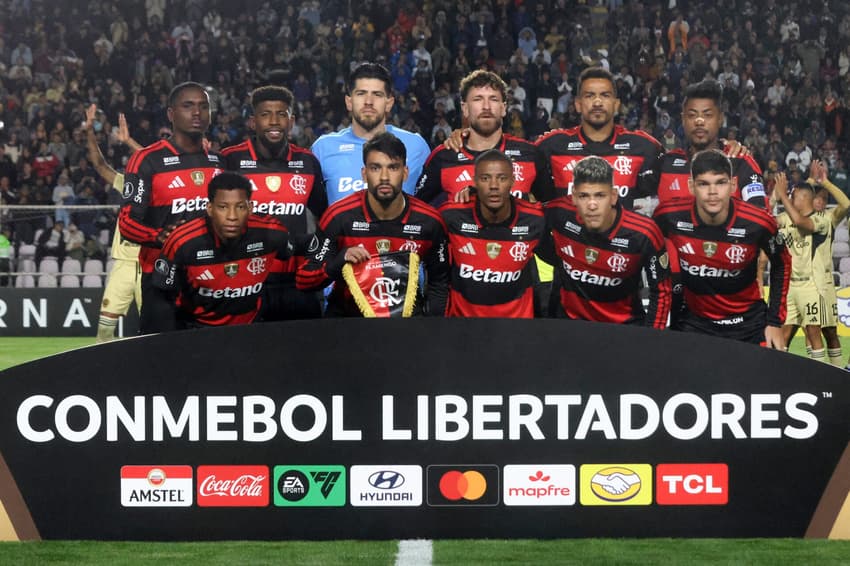 Equipe titular do Flamengo em duelo contra o Cusco na Libertadores (Foto: Diego Ramos/AFP)