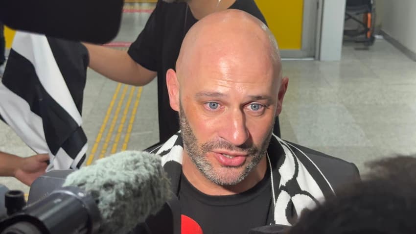 Novo técnico do Botafogo, Franclim Carvalho desembarcou no Rio de Janeiro (Foto: Lance!)