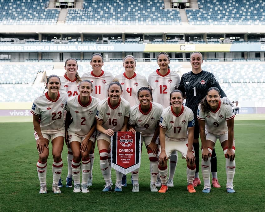 Seleção canadense na Arena Pantanal para enfrentar a Coreia do Sul. (Foto: Federação Canadense/Divulgação)