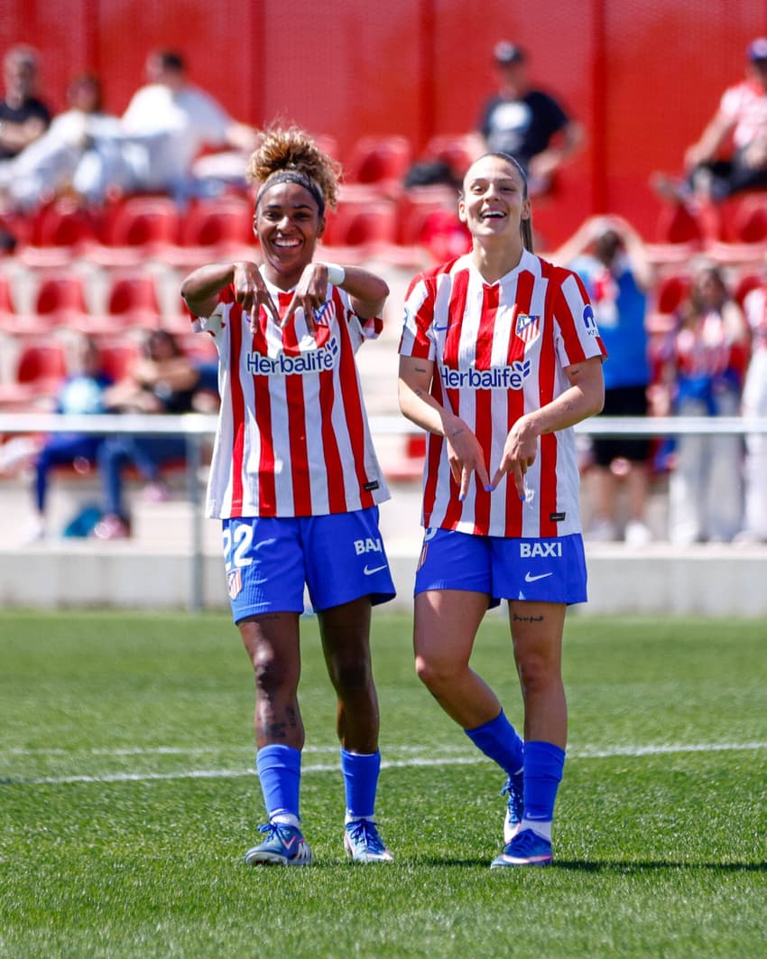 Luany e Gio Garbelini comemoram gol do Atlético de Madrid pela Liga F. (Foto: Atlético de Madrid/Divulgação)