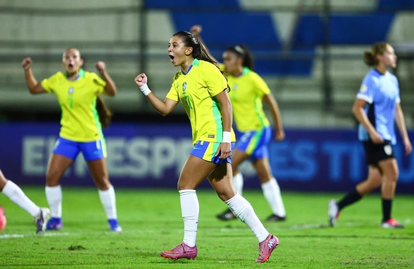 Helena comemora gol de pênalti Créditos: Staff Images/CBF