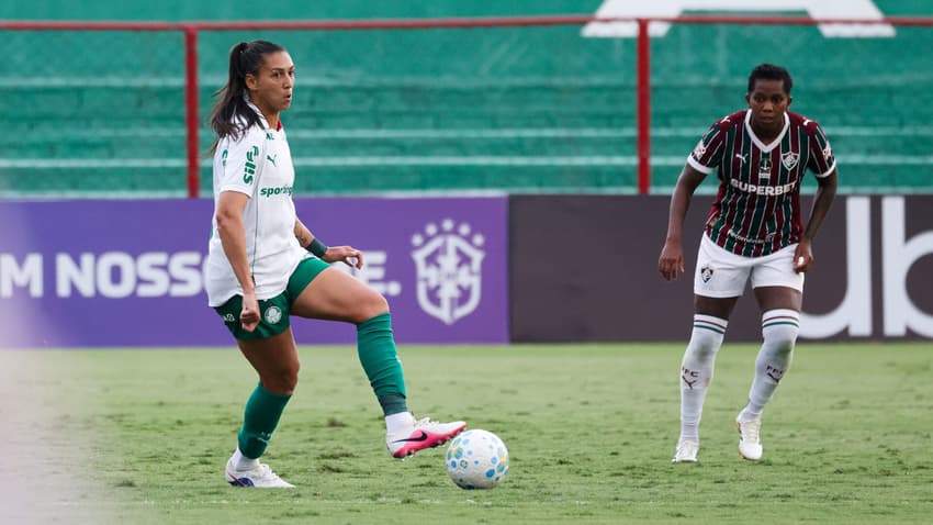 Bia Zaneratto domina bola em Palmeiras x Fluminense pelo Brasileirão Feminino. (Foto: Paloma Cassiano/Palmeiras)
