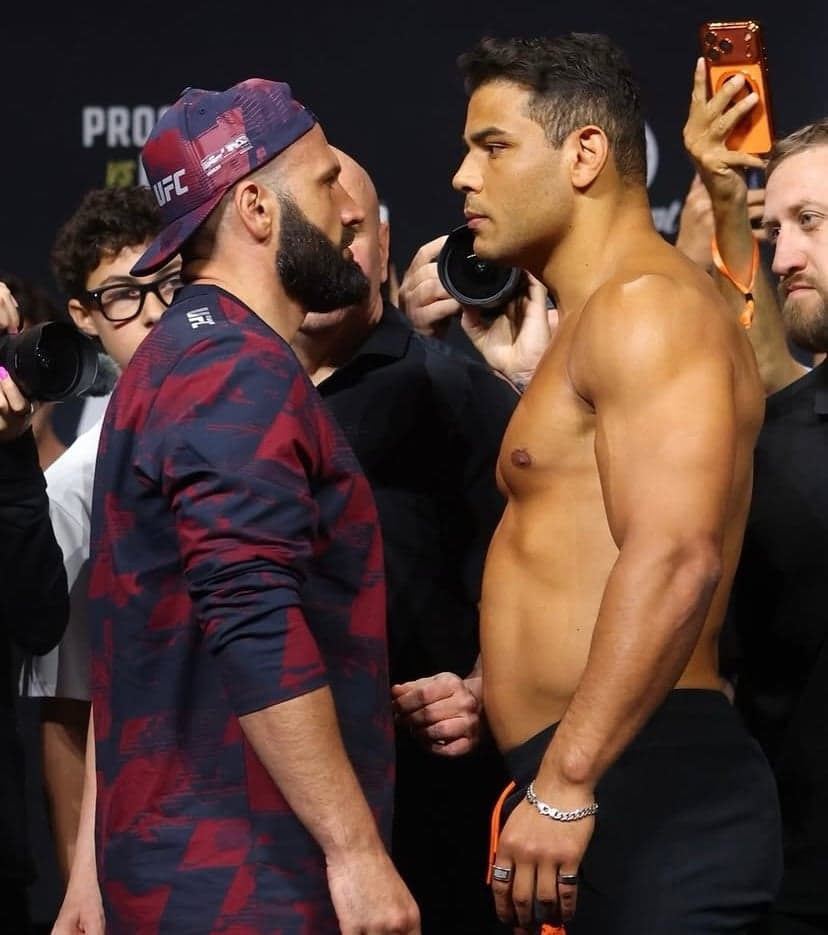 'Borrachinha' encara Murzakanov durante pesagem do UFC 327 (Foto: Reprodução/UFC)