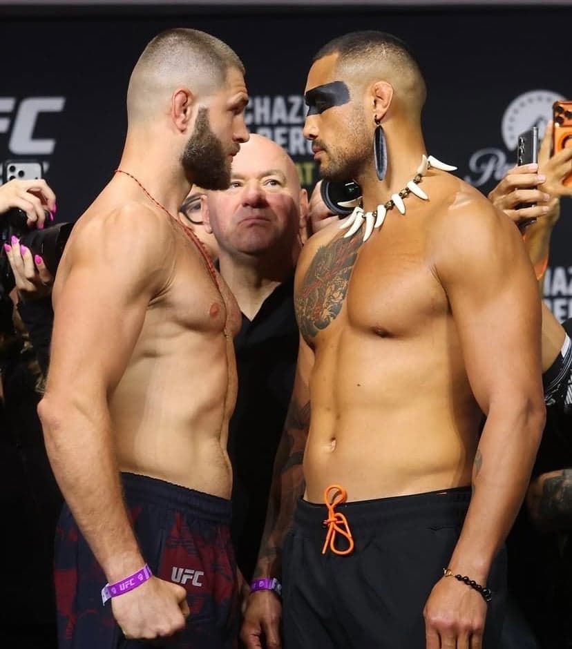 Procházka x Ulberg durante pesagem do UFC 327 (Foto: Reprodução/UFC)