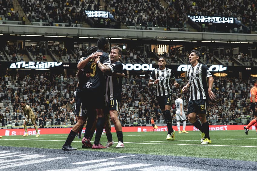 Jogadores comemorando gol contra o Ceará (Foto: Pedro Souza / Atlético)