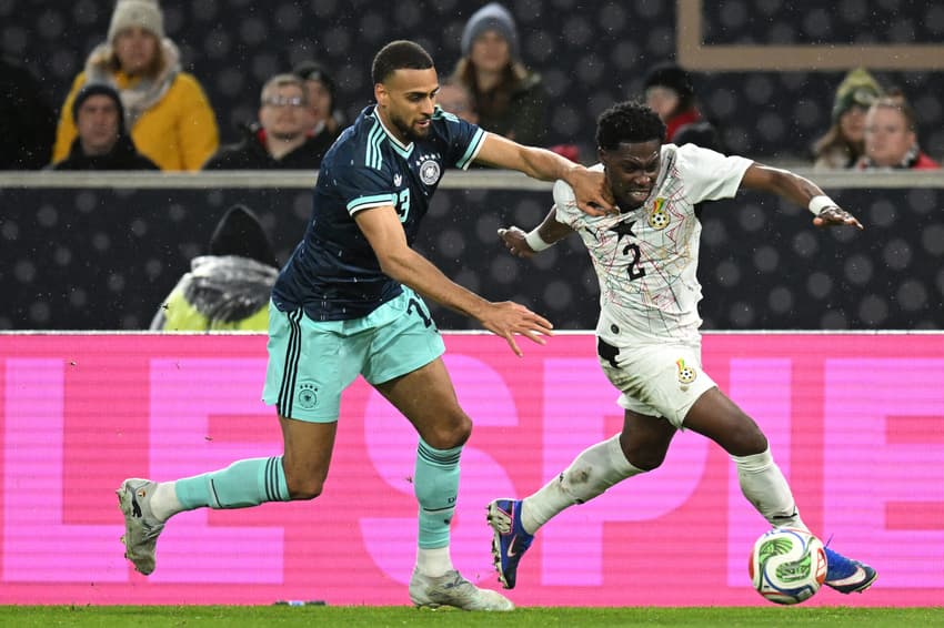 Jogadores de Gana e Alemanha em ação em amistoso (Foto: Thomas Kienzle/AFP)