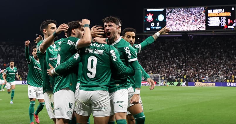 Jogadores do Palmeiras comemoram gol marcado