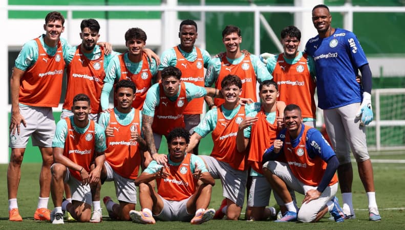 Jogadores do Palmeiras durante treino na Academia de Futebol