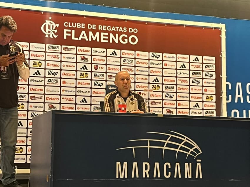 Leonardo Jardim em coletiva de imprensa (Foto: Maurício Luz/Lance!)