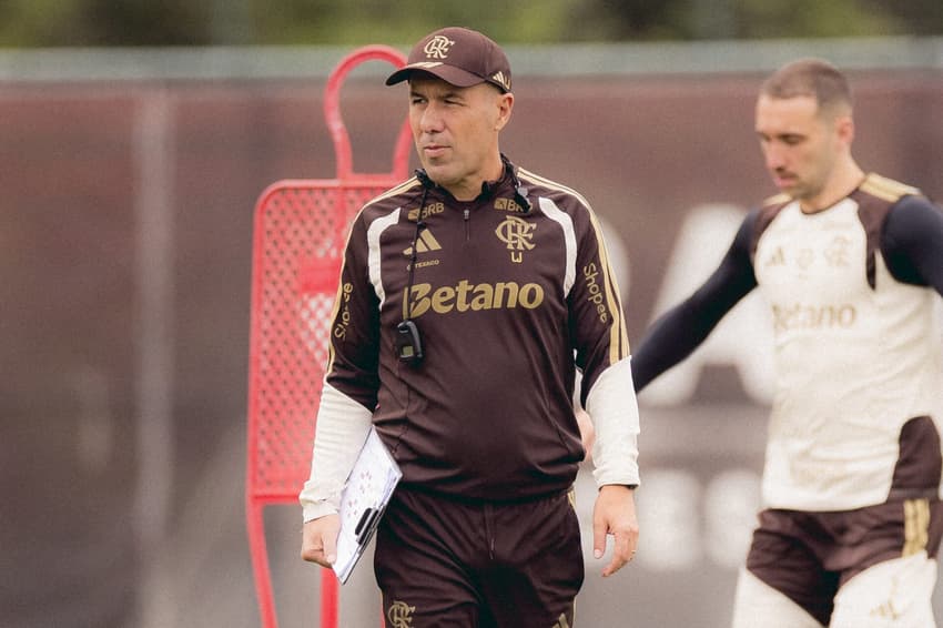 Leonardo Jardim comanda treino do Flamengo no Ninho do Urubu (Foto: Adriano Fontes / Flamengo)