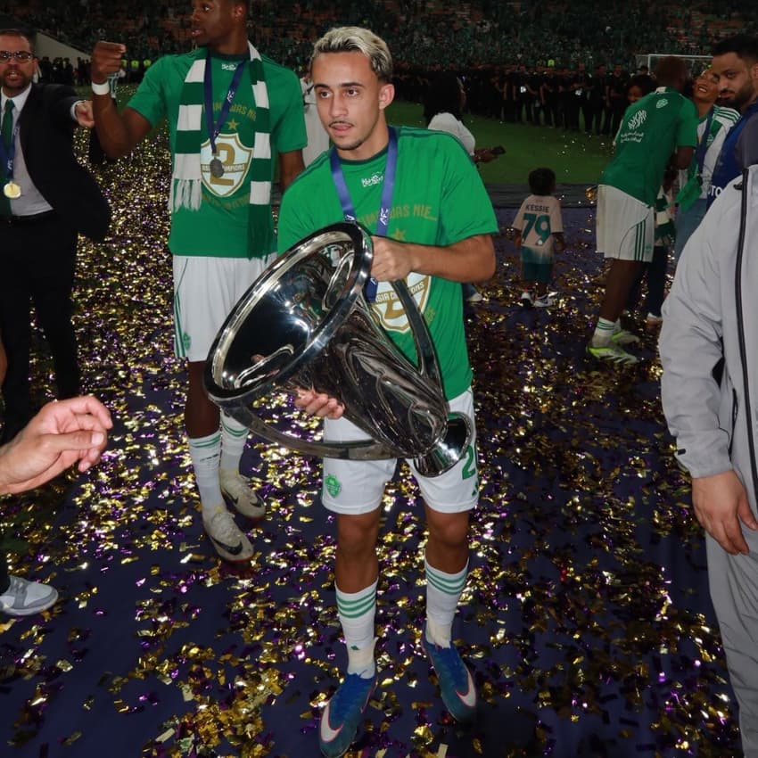 Ex-Flamengo, Matheus Gonçalves foi campeão da Champions da Ásia com o Al-Ahli (Foto: Reprodução/Instagram Matheus Gonçalves)
