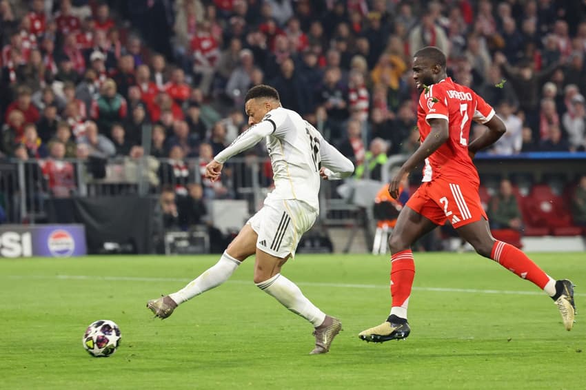 Mbappé e Upamecano no duelo entre Real Madrid e Bayern de Munique (Foto: Alexandra Beier/AFP)