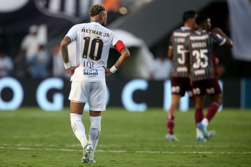 Neymar durante Santos x Fluminense pelo Campeonato Brasileiro neste domingo (19) na Vila Belmiro (Foto: Guilherme Dionizio/Código 19/Folhapress)