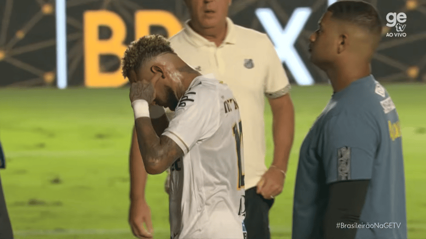Neymar faz gesto que causa polêmica após derrota do Santos