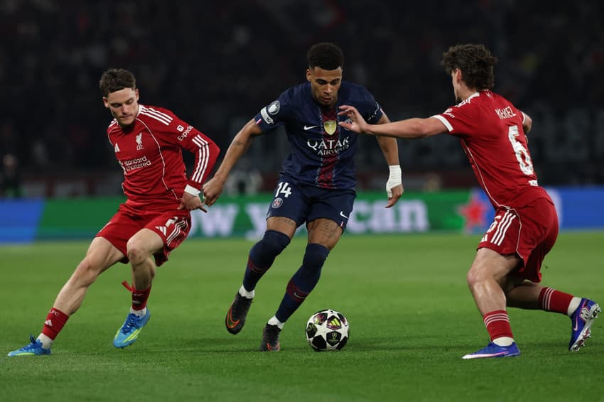 Doué em ação no duelo entre PSG e Liverpool na Champions League (Foto: Anne-Christine Poujoulat/AFP)