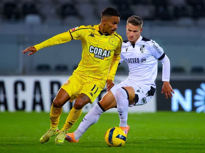 Paulinho Bóia em ação pelo Nacional, de Portugal (Foto: Divulgação/CD Nacional)