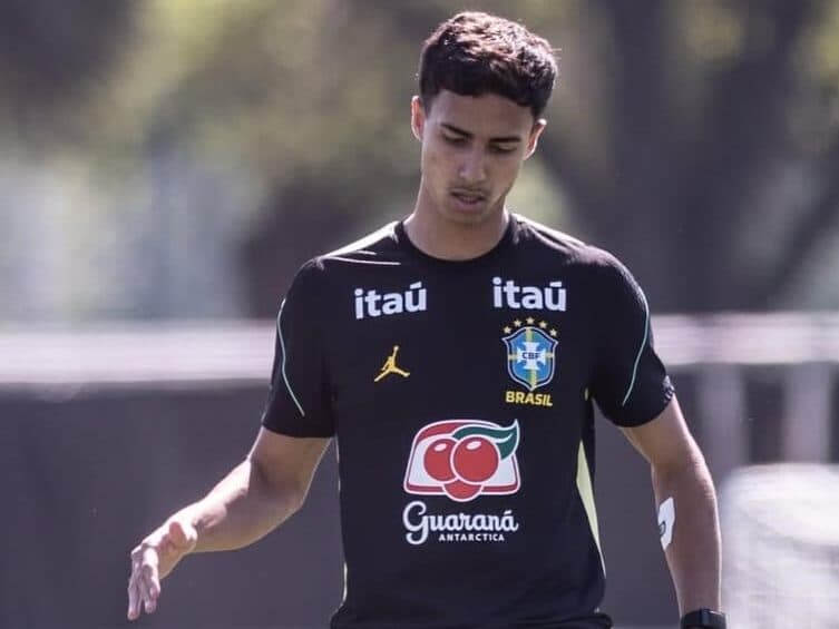 Vitor Reis em treinos da Seleção Brasileira (Foto: Rafael Ribeiro/CBF)