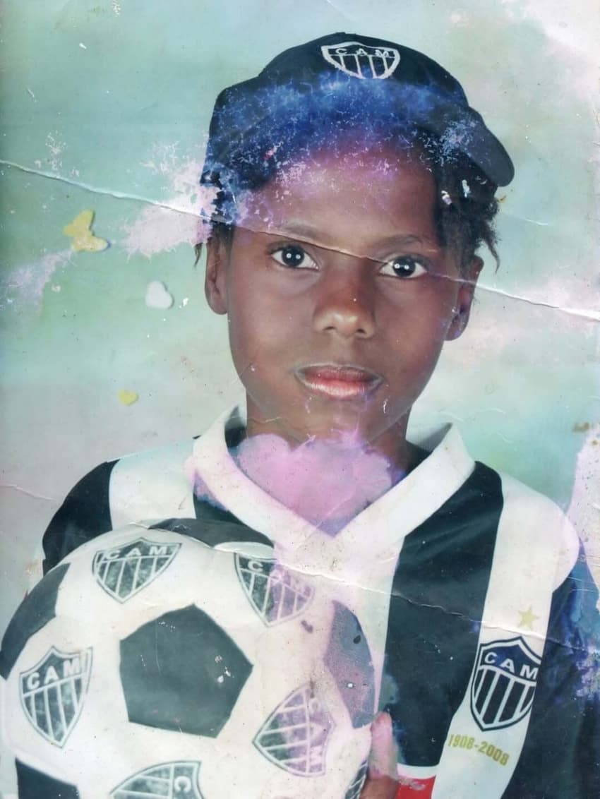 Hingredy, na infância, torcendo pelo Atlético-MG. (Foto: Daniela Veiga / Atlético)