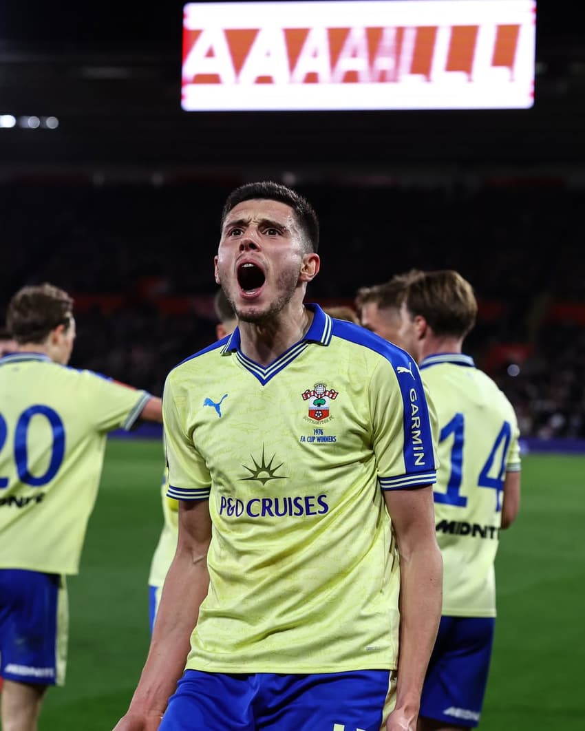 Ross Stewart abre o placar para o time do Southampton. (Foto: Divulgação/ Internet)