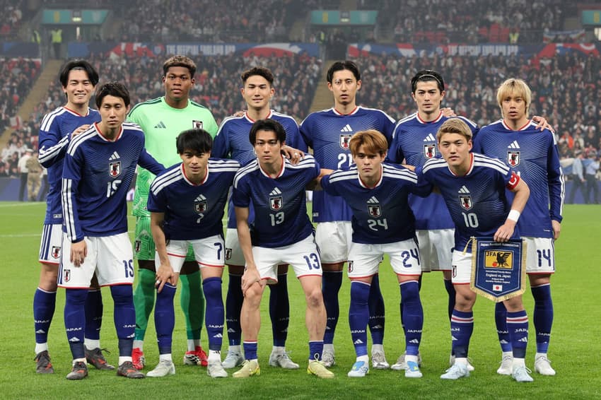 Seleção do Japão perfilada antes de amistoso contra a Inglaterra