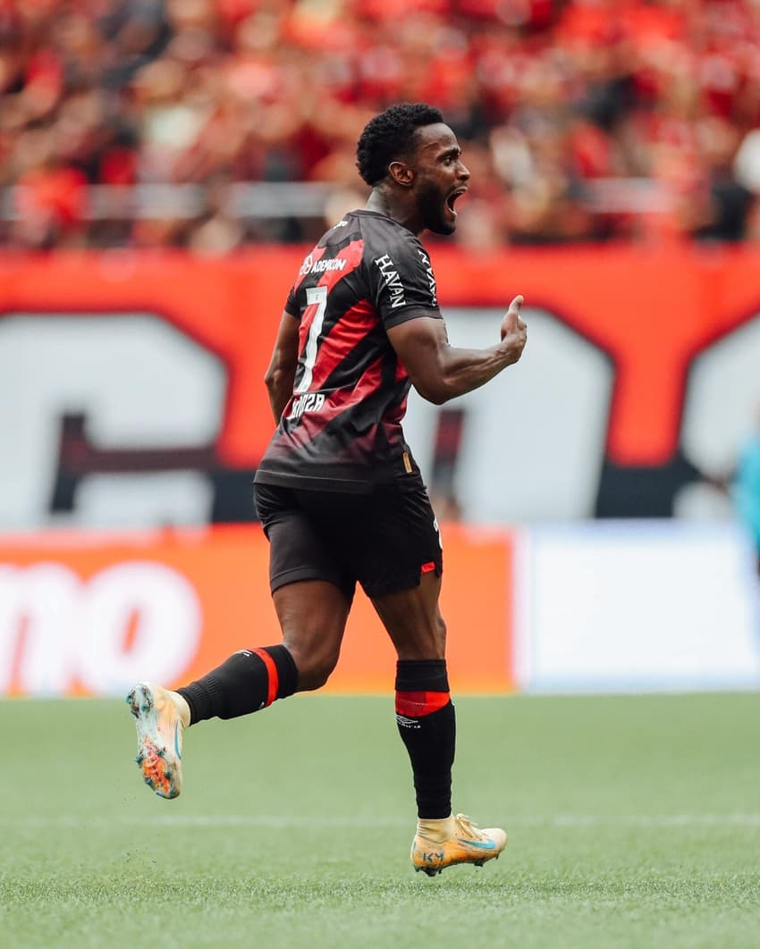 Stiven Mendoza Athletico-PR (Foto: Divulgação/Athletico-PR)