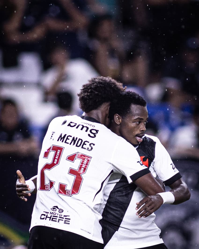 Thiago Mendes e Andrés Goméz