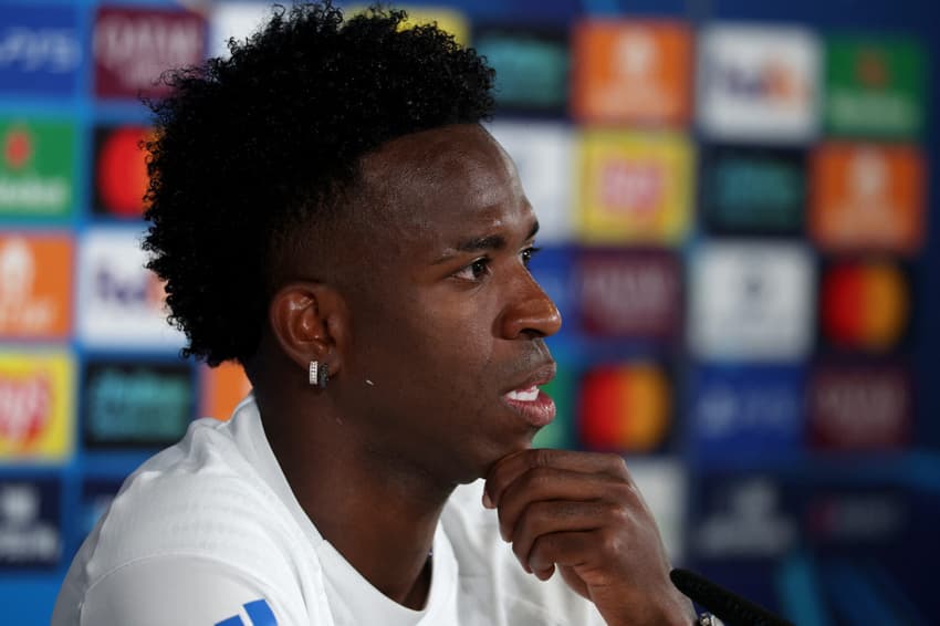 Vini Jr em entrevista coletiva antes de Real Madrid e Bayern de Munique pela Champions League (Foto: Pierre-Philippe MARCOU / AFP)