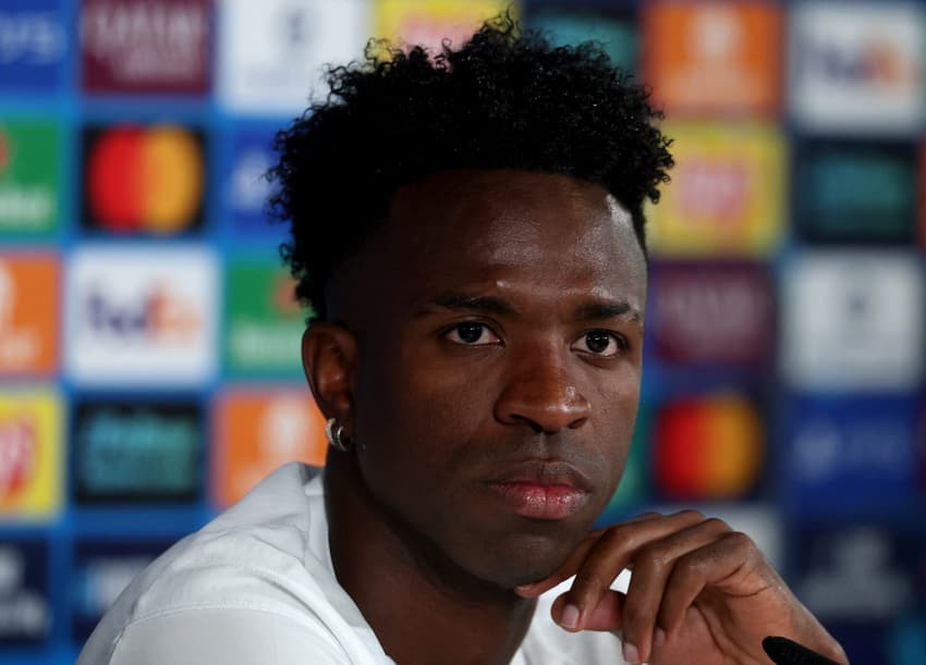 Vini Jr em entrevista coletiva antes de Real Madrid e Bayern de Munique pela Champions League (Foto: Pierre-Philippe MARCOU / AFP)