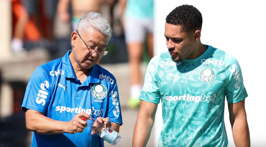 Vitor Roque durante treino do Palmeiras