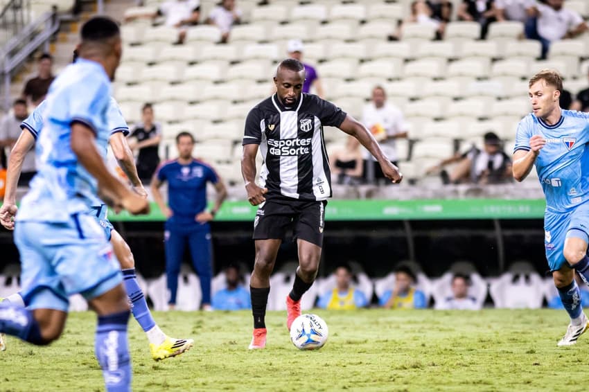 Dieguinho em ação pelo Ceará (Foto: Divulgação/Ceará)