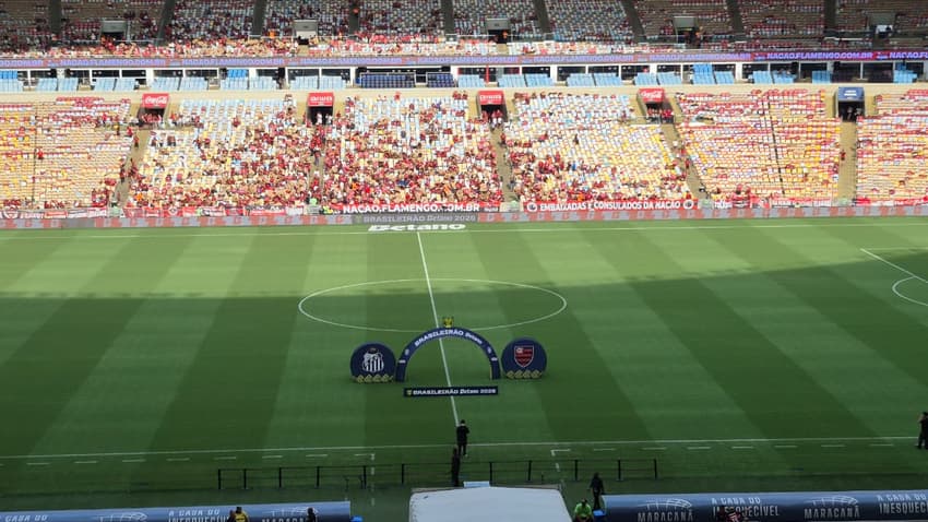 Torcida do Flamengo no Maracanã para acompanhar duelo contra o Santos. (Foto: Leonardo Bessa/ Lance!)