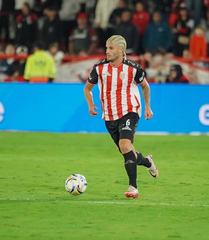 Rodrigo Insúa em campo pelo Barracas Central (Foto: Reprodução)