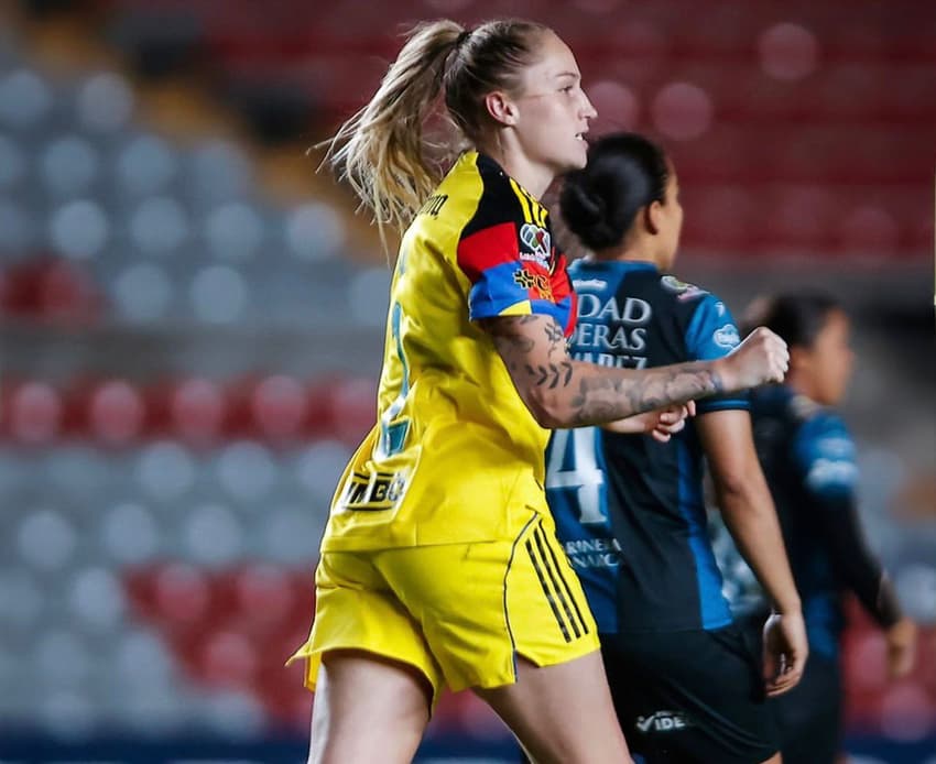 Isa Haas comemora segundo gol pelo América-MEX. (Foto: América/Divulgação)