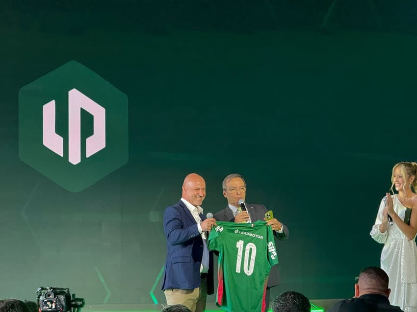 Leapmortor foi anunciada oficialmente como nova patrocinadora do Palmeiras nesta segunda-feira (6) (Foto: Vitor Palhares/Lance!)