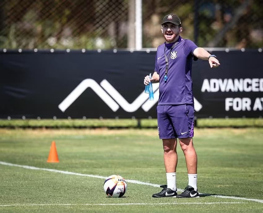 William Batista comandou treino do Corinthians (Foto: Rodrigo Gazzanel/ Ag. Corinthians)
