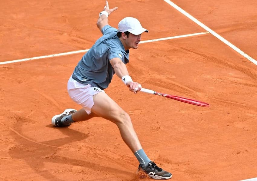 João Fonseca na vitória sobre o francês Arthur Rinderknech no Masters 1000 de Monte Carlo 2026 (Foto: Reprodução/Instagram)
