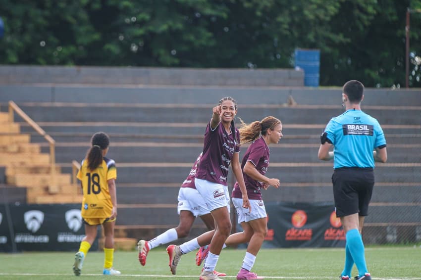 Monique comemora gol pela Ferroviária. (Foto: Ferroviária/Divulgação)
