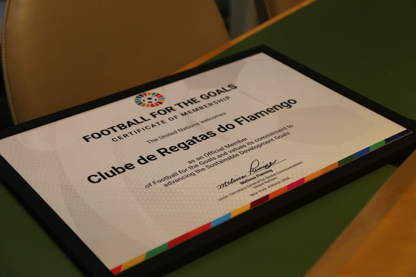 Certificado recebido pelo Flamengo na ONU (Foto: Divulgação)