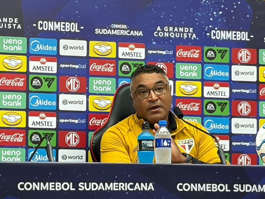 Roger Machado falou sobre escolhas em partida pela Sul-Americana (Foto: Izabella Giannola/ Lance!)