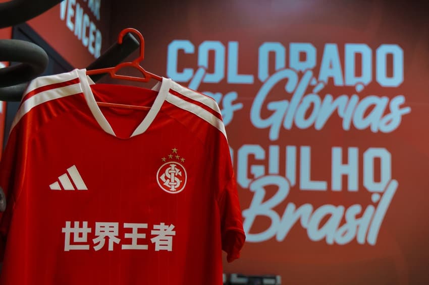 Camisa utilizada na ação do Gre-Nal 452 Camisa utilizada na ação do Internacional no Gre-Nal 452 (Foto: Ricardo Duarte/SC Internacional)