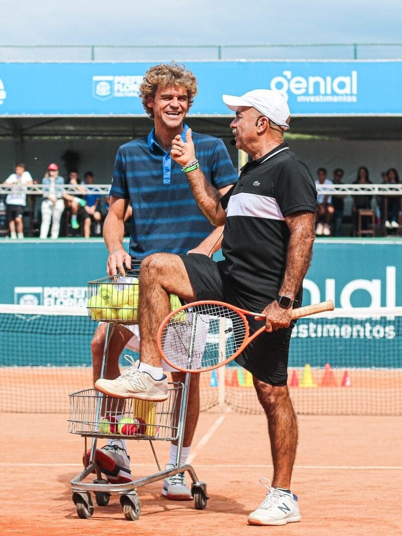 Guga Kuerten e Larri Passos em quadra (Foto: Divulgação)