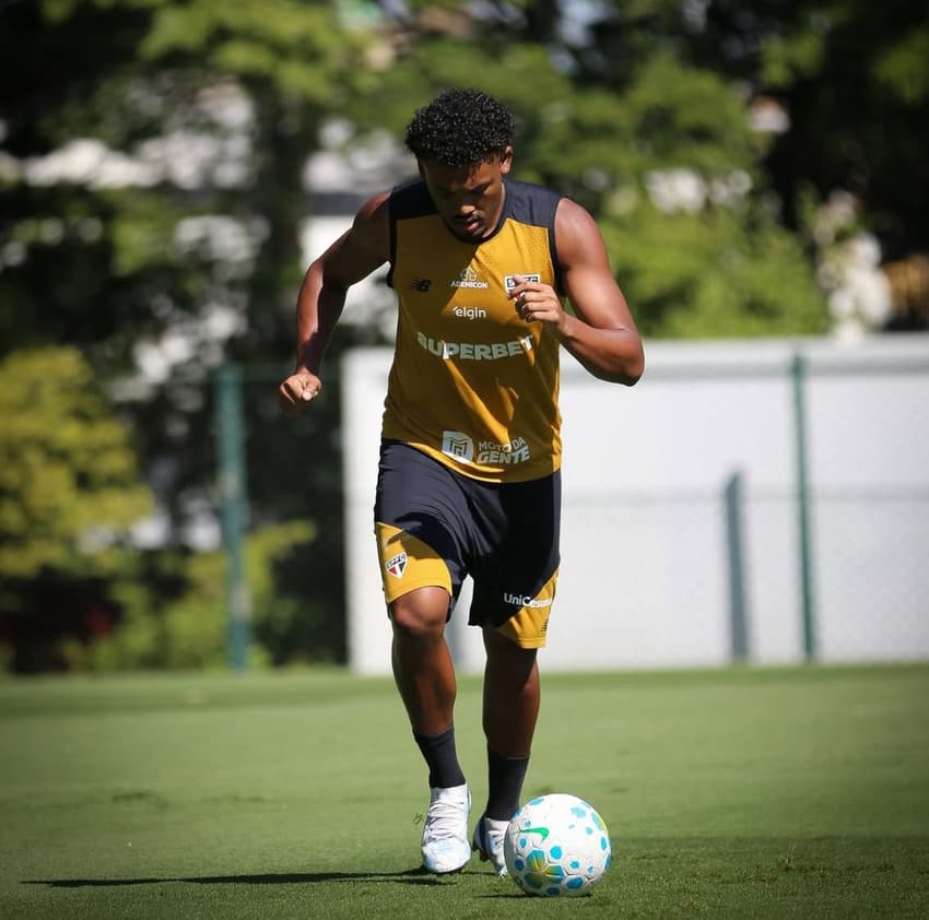 Sabino durante treino do São Paulo (Foto: Erico Leonan/São Paulo)
