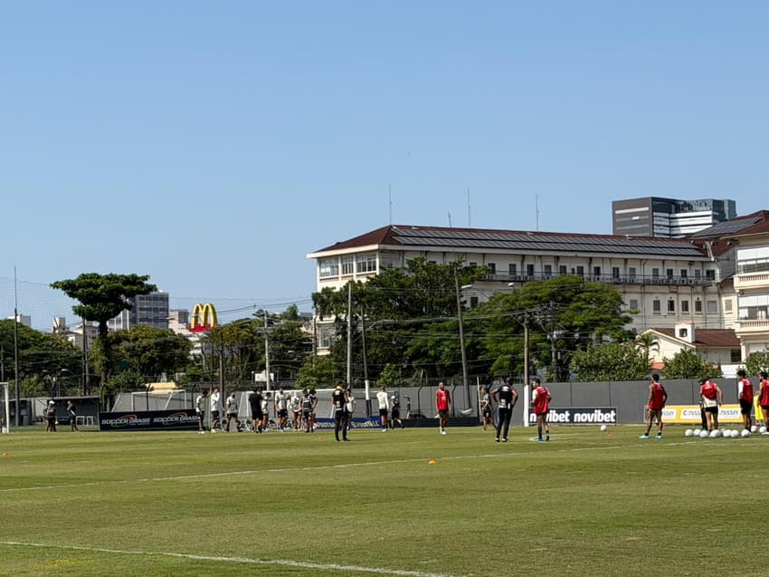 Elenco do Santos treina no CT Rei Pelé. (Foto: Juliana Yamaoka/ Lance)