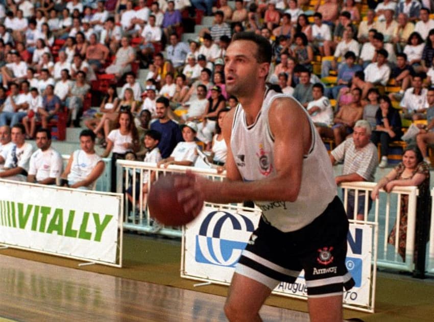 Oscar Schmidt em jogo pelo Corinthians (Foto: Divulgação/Corinthians)