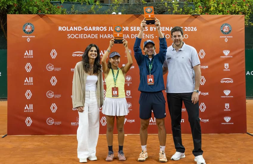Duda Gomes e Léo Storck entre Gabriela Sabatini e Juan Martil Del Potro (Foto: Guido Bompan/FFT)