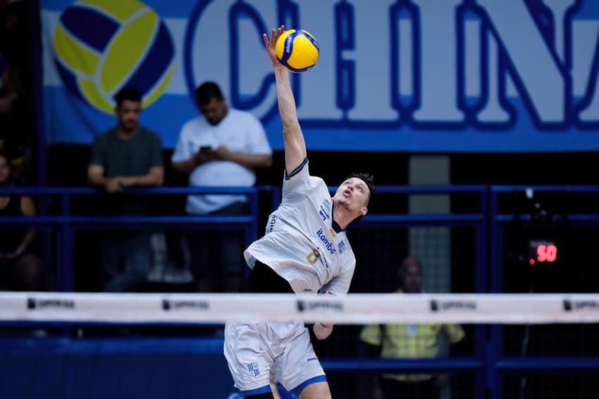 Samuel, do Minas, em ação na semifinal da Superliga Masculina 25/26 (Foto: Hedgard Moraes/MTC)