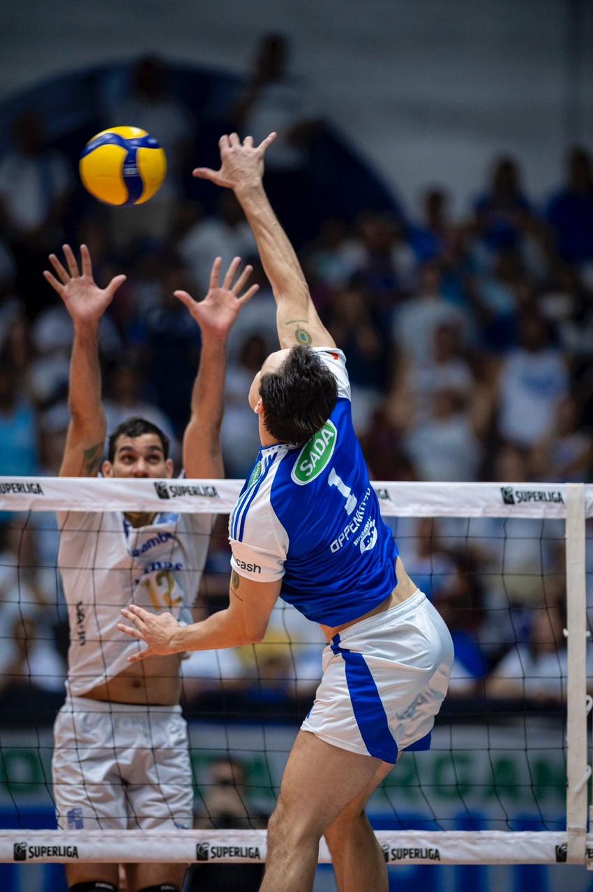 Oppenkoski, do Sada Cruzeiro, em ação na semifinal da Superliga Masculina 25/26 (Foto: Agência i7/Sada Cruzeiro)