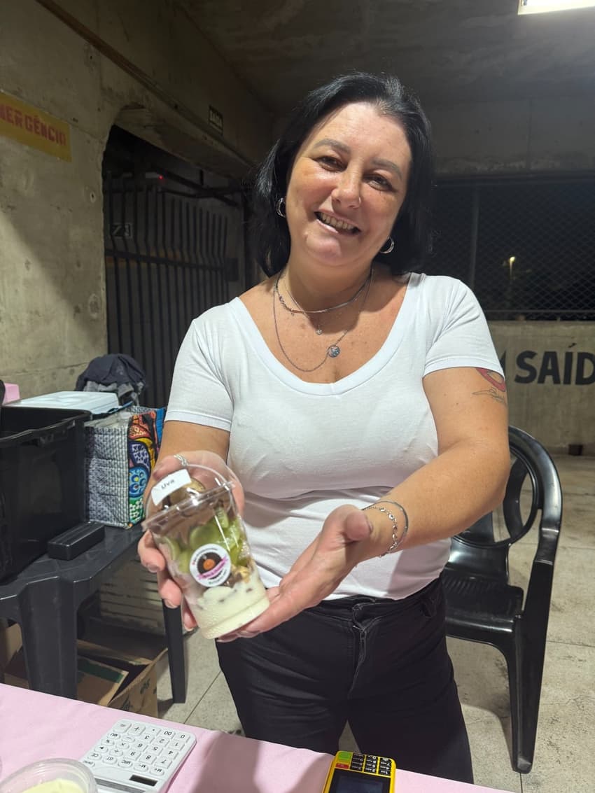 Geórgia é confeiteira e trabalha no Parque São Jorge. (Foto: Giselly Corrêa/Lance!)