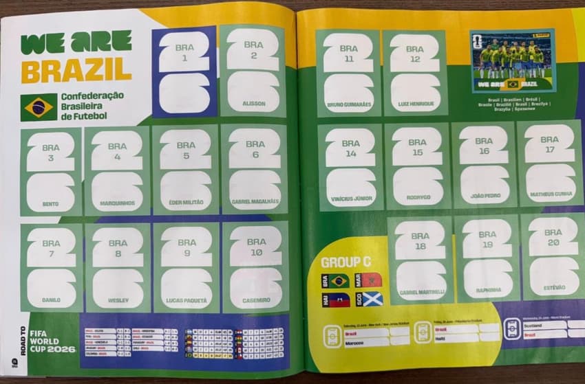 Página da Seleção Brasileira no álbum da Copa do Mundo (Foto: Gabriel Britto/Lance!)