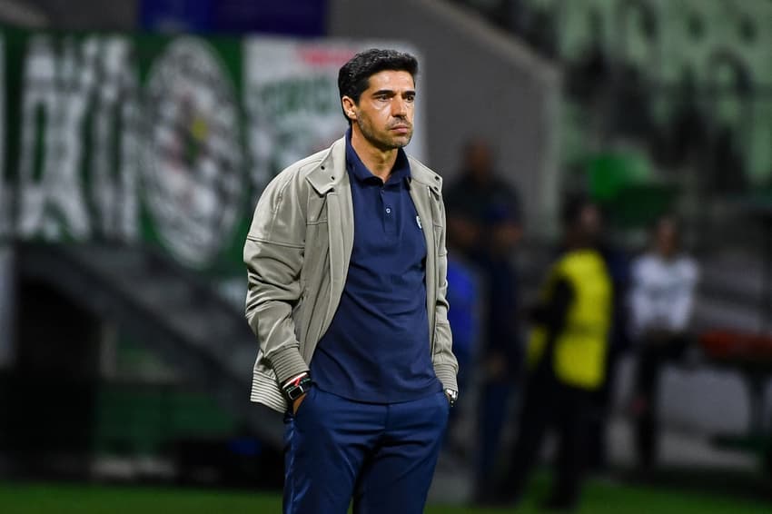 Abel Ferreira durante Palmeiras x Jacuipense, ida da 5ª fase da Copa do Brasil, no Allianz Parque. (Foto: Roberto Casimiro/Fotoarena/Folhapress)